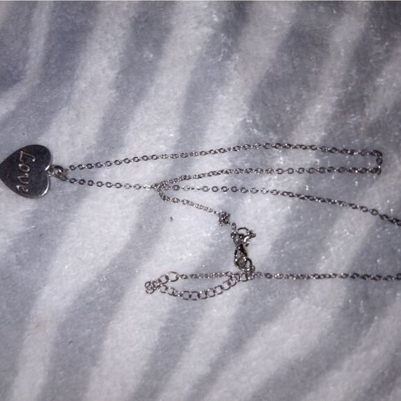 Long chain with a Sterling jwbr heart charm - Picture 4 of 6